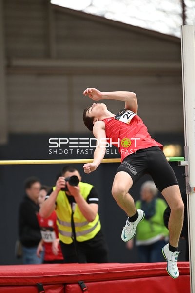 Athlet beim Hochsprung in Erfurt