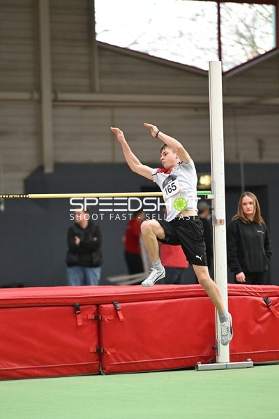 Athlet beim Hochsprung in Erfurt