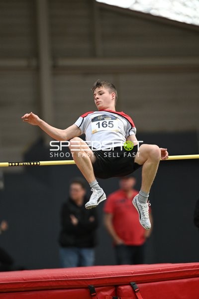 Athlet mit Startnummer 165 beim Hochsprung