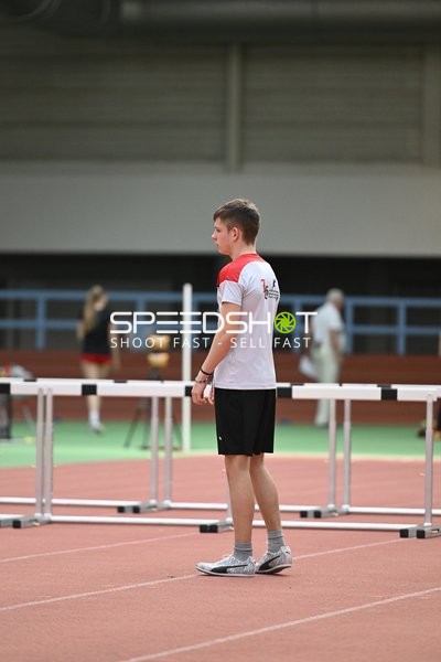 Athlet auf Laufbahn in Erfurt