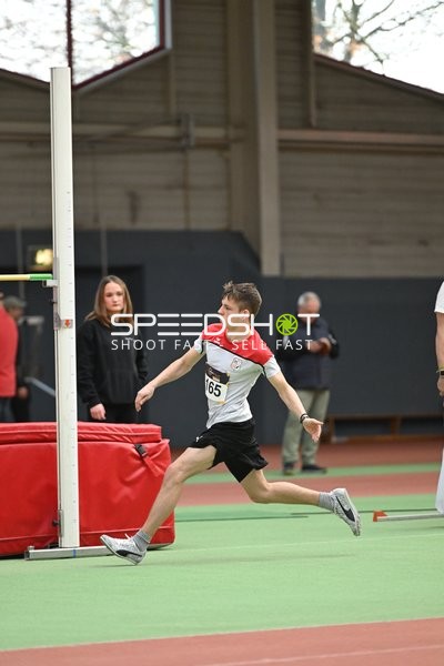 Athlet beim Hochsprung in Erfurt