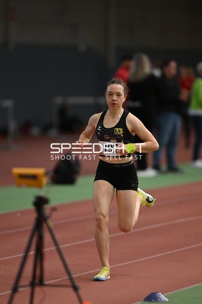 Athletin mit Startnummer 192 in Aktion