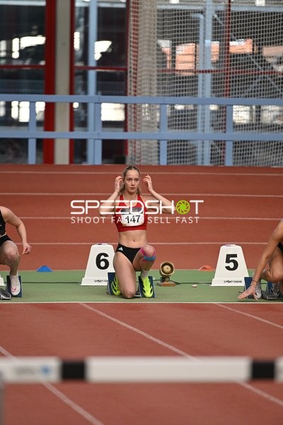 Athletin mit Startnummer 147 am Start