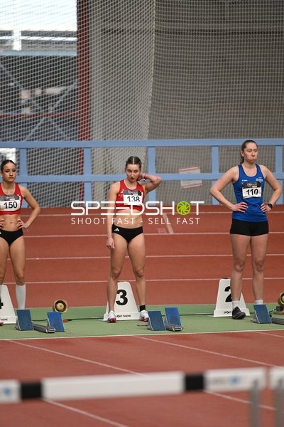 Leichtathletinnen am Startblock in Erfurt