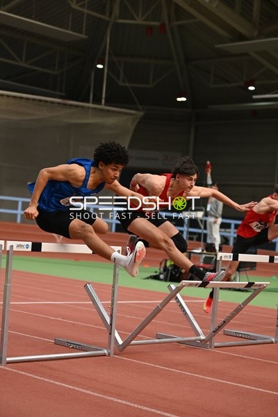 Athleten im Hürdenlauf in Erfurt