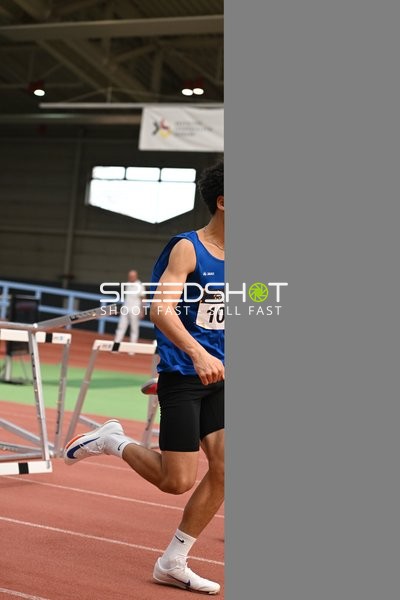 Athlet mit Startnummer 10 in Aktion