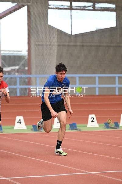 Athlet mit Startnummer 117 sprintet