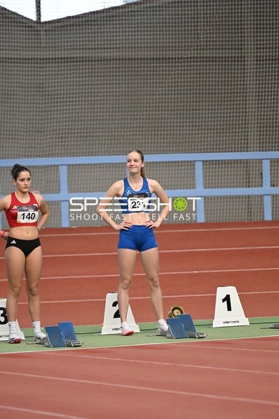 Leichtathletinnen an Startlinie in Erfurt