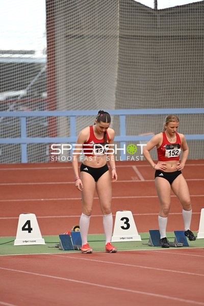 Athletinnen am Startblock in Erfurt