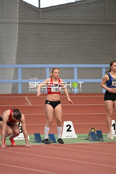 Athletinnen am Startblock in Erfurt