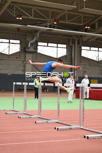 Athlet beim Hürdensprung in Erfurt