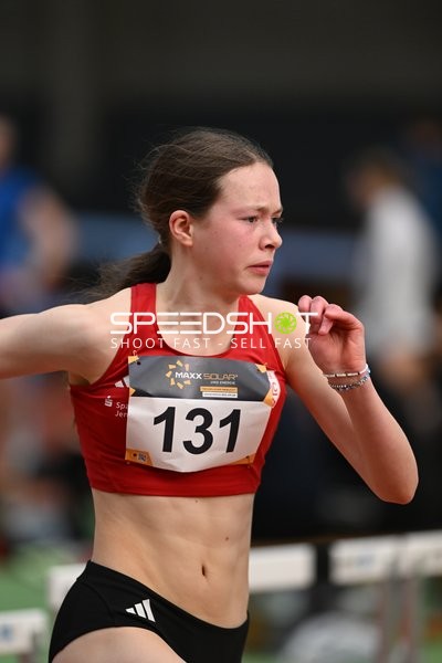 Athletin mit Startnummer 131 in Aktion