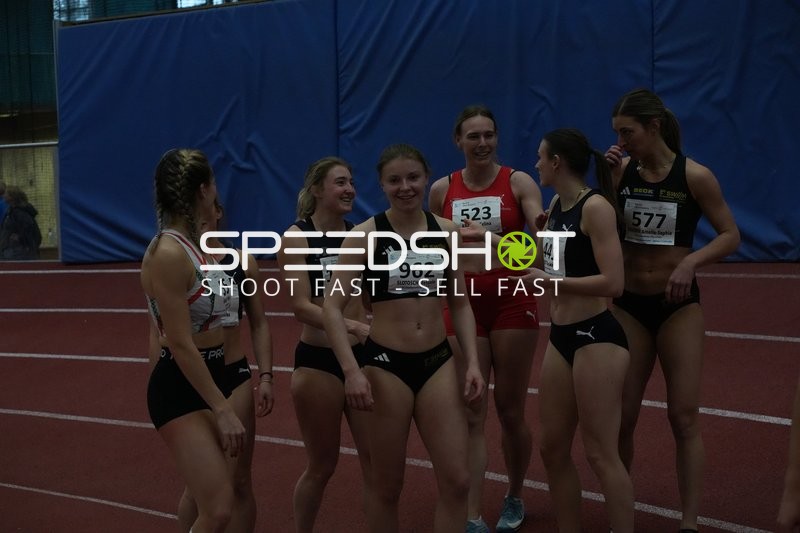 Athletinnen nach Wettkampf in Aktion