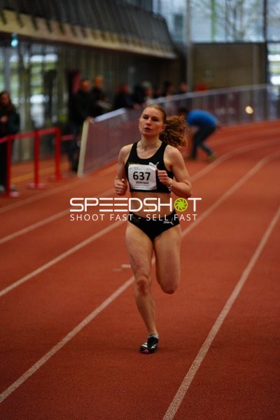 Athletin mit Nummer 637 in Aktion