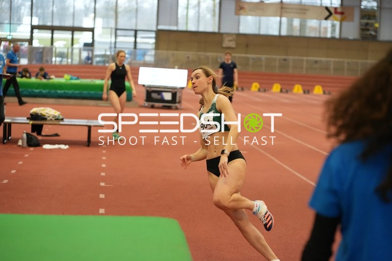 904 läuft dynamisch in der Halle