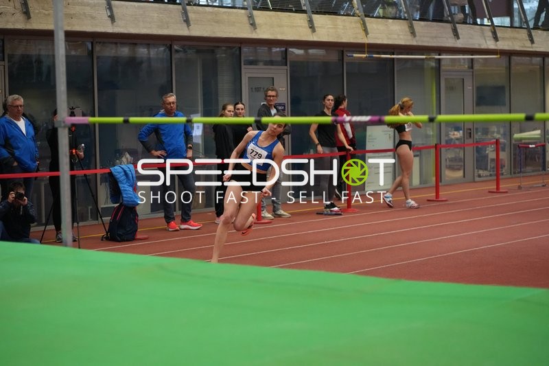 Athletin beim Hochsprung