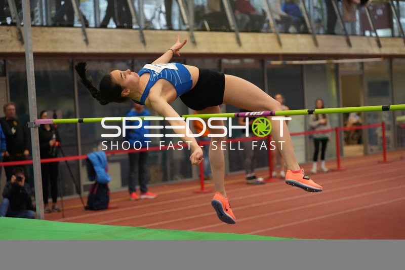 Athletin beim Hochsprung