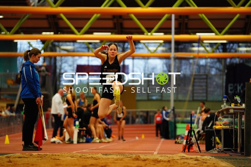 Athletin beim Weitsprung in München