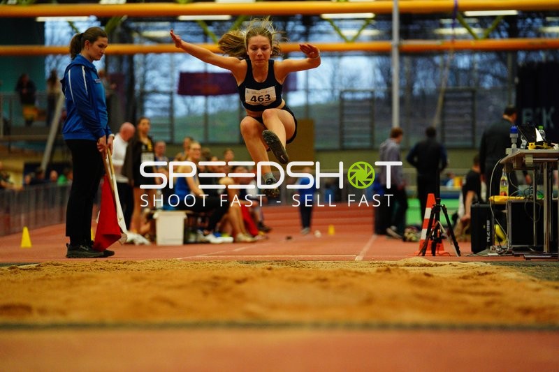 Athletin beim Weitsprung