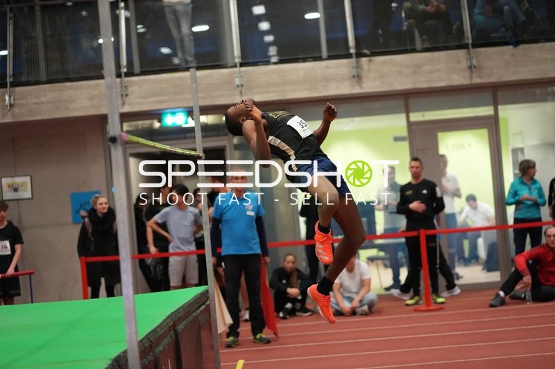 Athlet beim Hochsprung in München