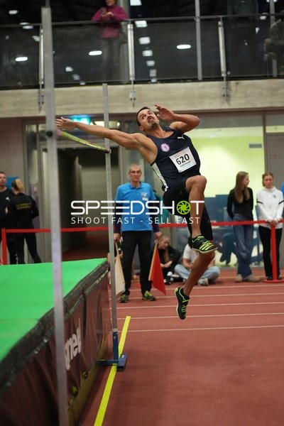 Athlet beim Hochsprung in München