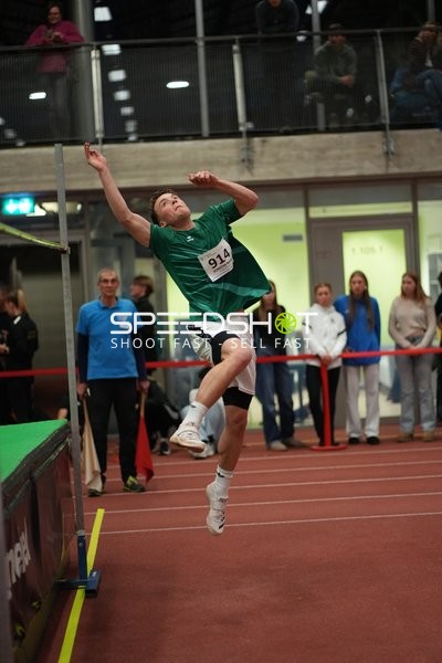 Startnummer 914 beim Weitsprung