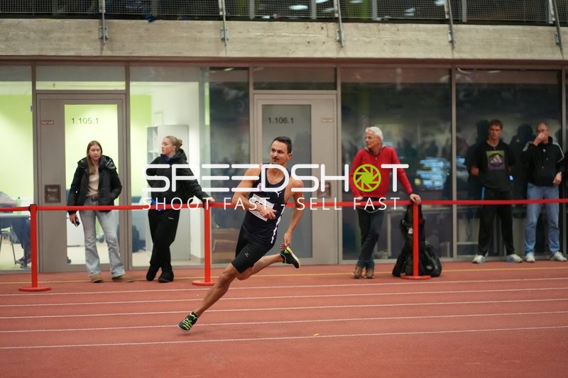 Athlet läuft dynamisch in München