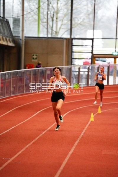 Startnummer 451 führt Lauf an