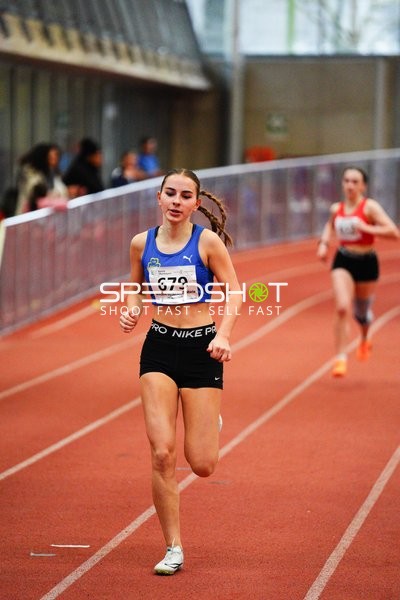 Athletin mit Startnummer 679 in Aktion