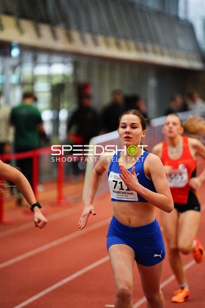 Athletin sprintet fokussiert