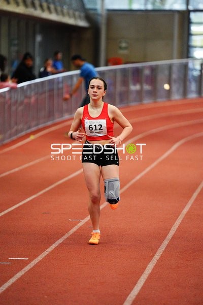 Athletin mit Startnummer 612 in Aktion