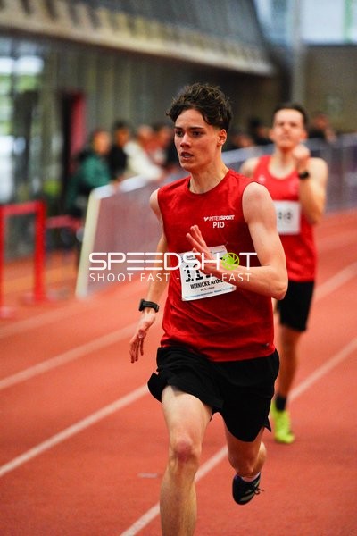 Athlet läuft konzentriert