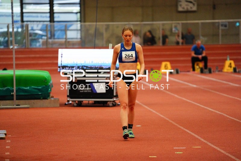 Athletin mit Startnummer 264 in Aktion