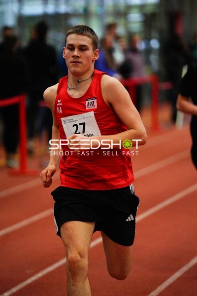 Athlet mit Startnummer 27 in Aktion