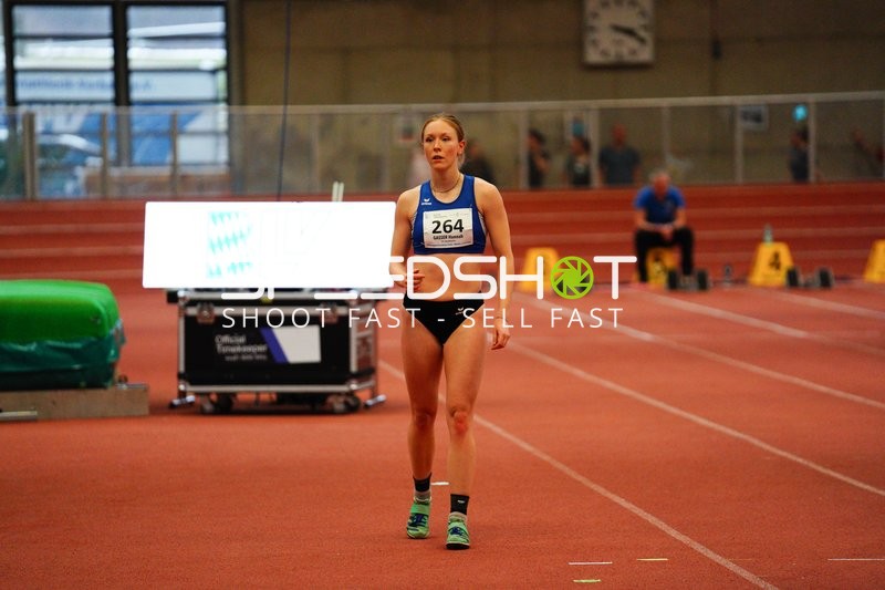 Athletin mit Startnummer 264 in Aktion