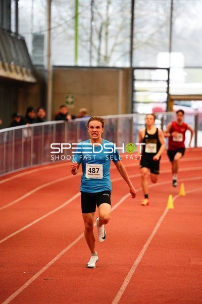 Sprinter mit Startnummer 487 in Aktion