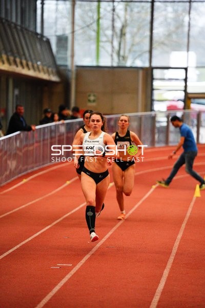 Startnummer 690 führt Rennen an