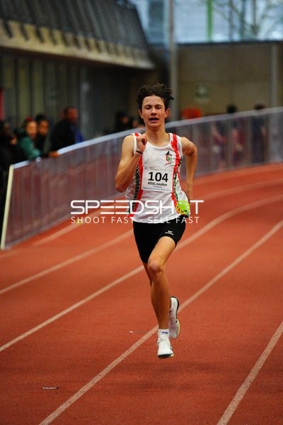 Athlet mit Startnummer 104 in Aktion