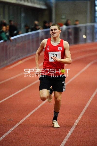 Athlet mit Startnummer 27 in Aktion