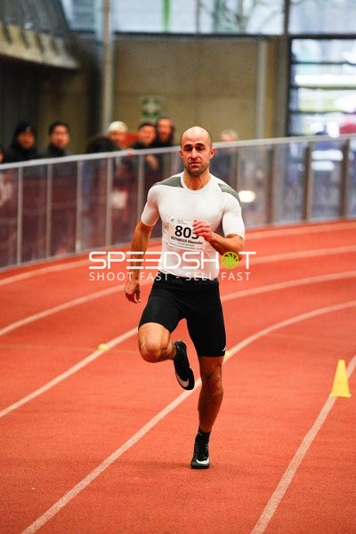 Athlet mit Startnummer 803 in Aktion