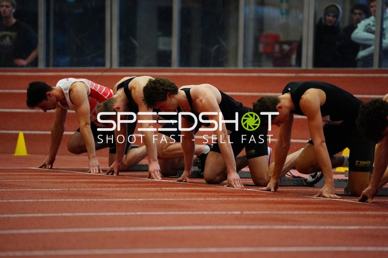 Athleten in Startposition beim Sprint