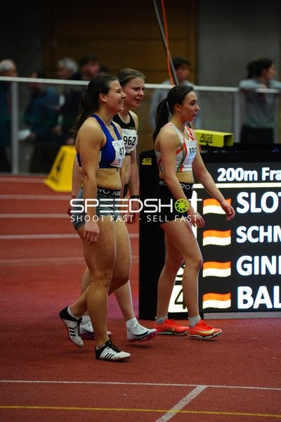 Athletinnen nach 200m Lauf