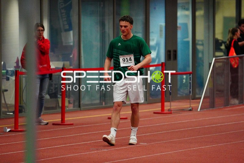 Athlet mit Startnummer 914 in Aktion