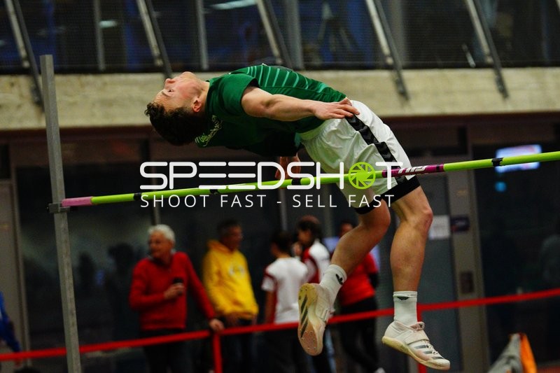 Athlet beim Hochsprung in München