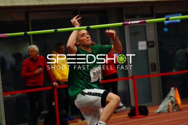 Athlet beim Hochsprung in München