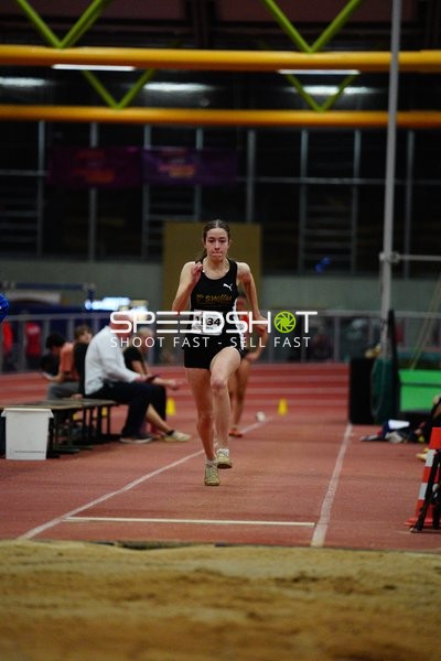 Athletin beim Weitsprung