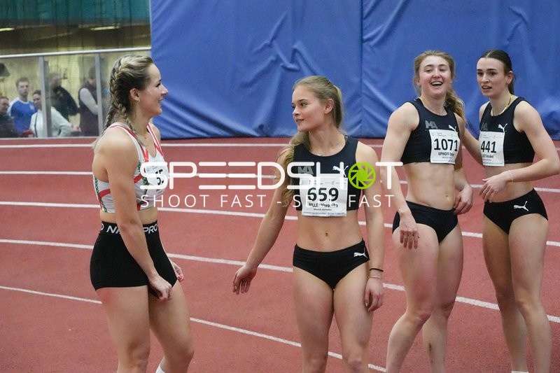 Athletinnen nach Wettkampf in Aktion