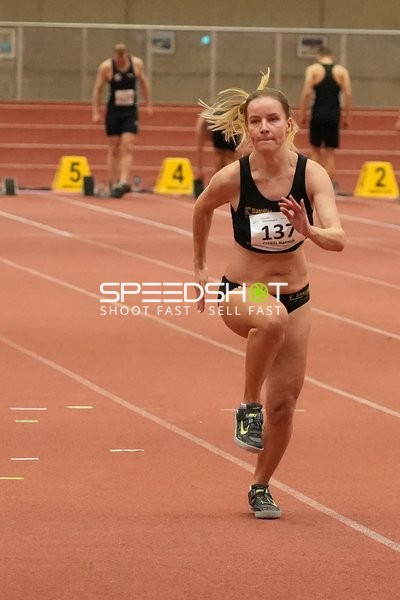 Athletin sprintet fokussiert