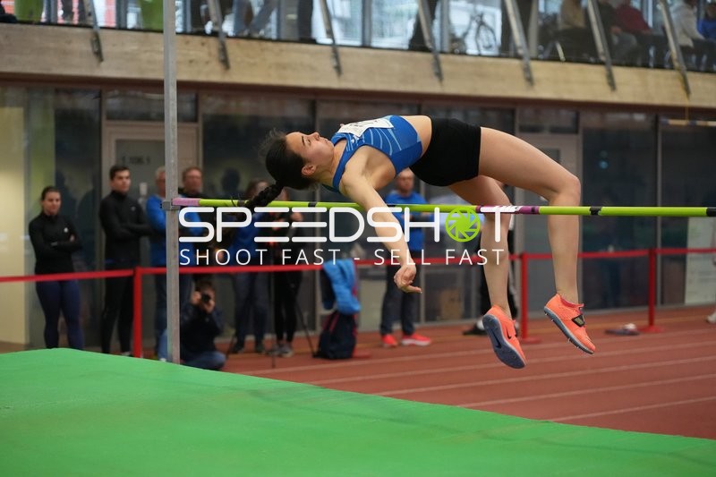 Athletin beim Hochsprung