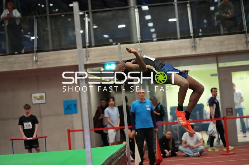 Athlet beim Hochsprung in München